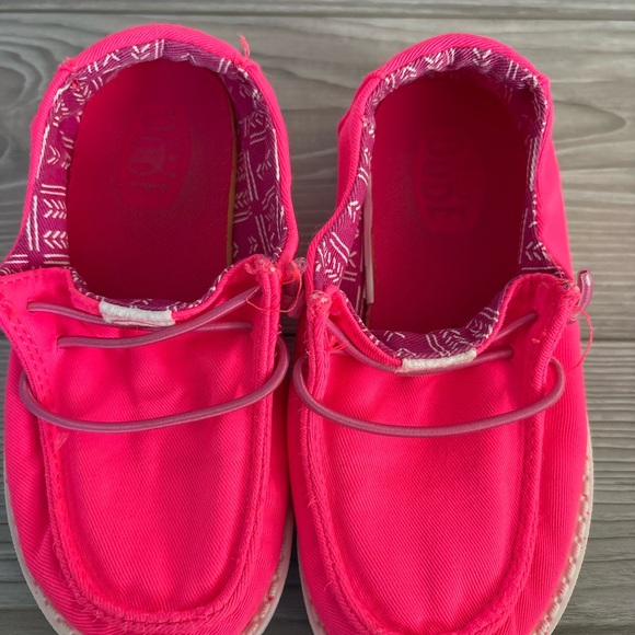 Girls size 9 Hey Dude - Picture 2 of 6